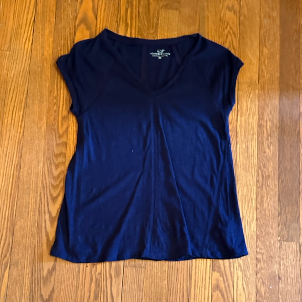 Vineyard vines vneck blue SS top size XS